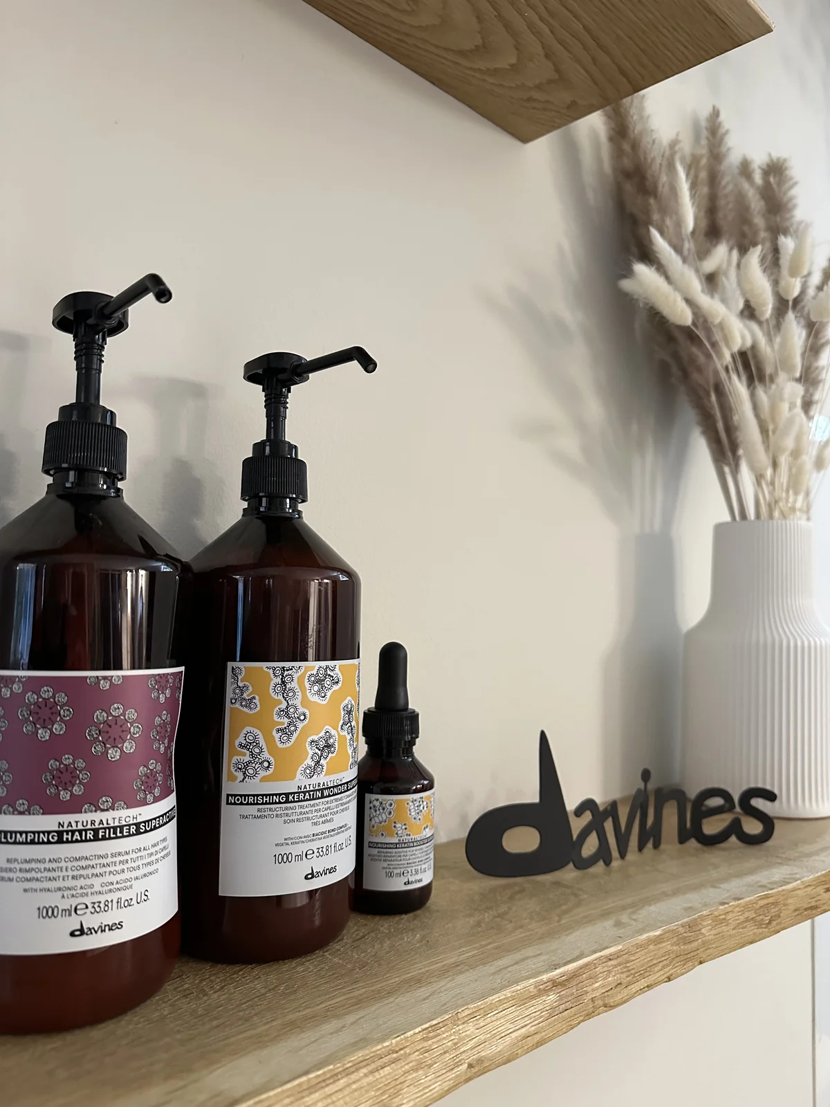 Davines hajápoló termékek az Elevating szalon polcán